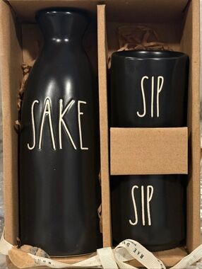 Rae Dunn SAKE/SIP set